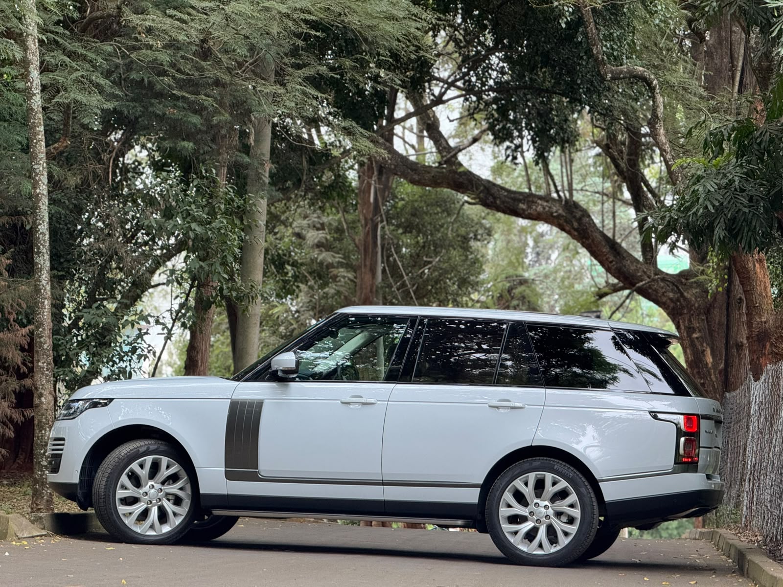 Rand Rover 𝐑𝐀𝐍𝐆𝐄 𝐑𝐎𝐕𝐄𝐑 𝐕𝐎𝐆𝐔𝐄