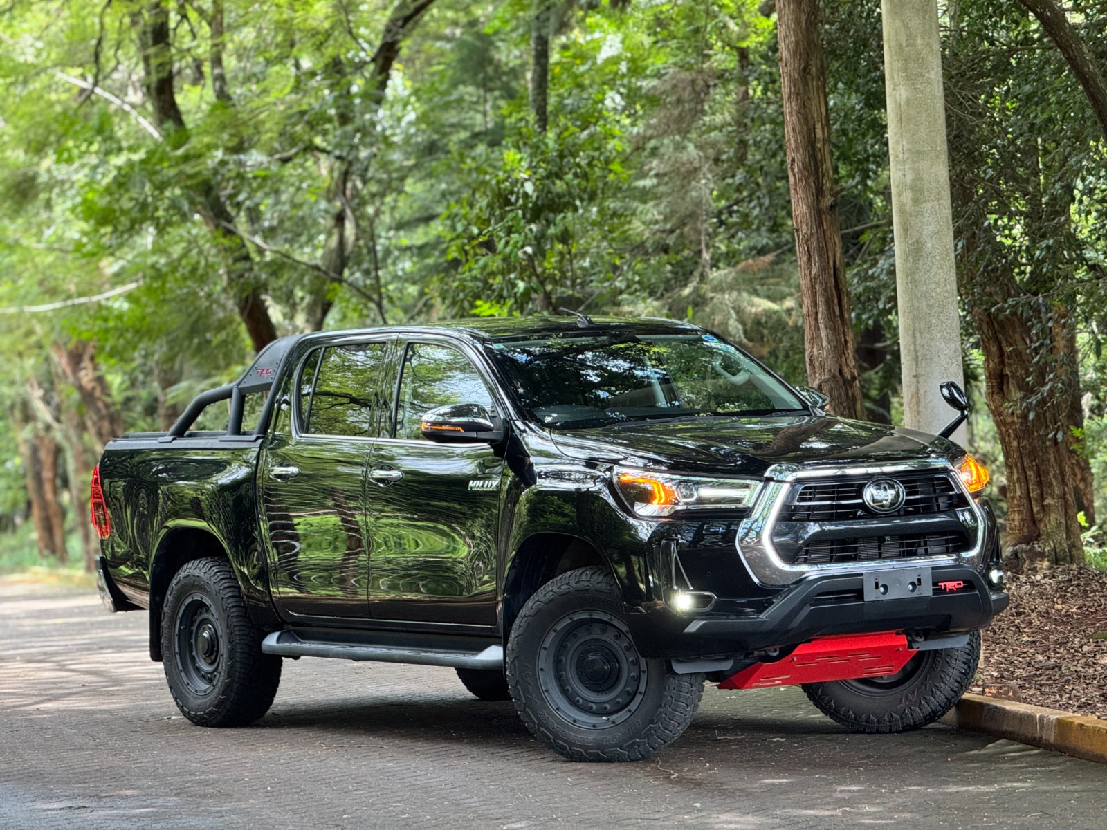 2020 Toyota 𝐇𝐈𝐋𝐔𝐗 photo 5