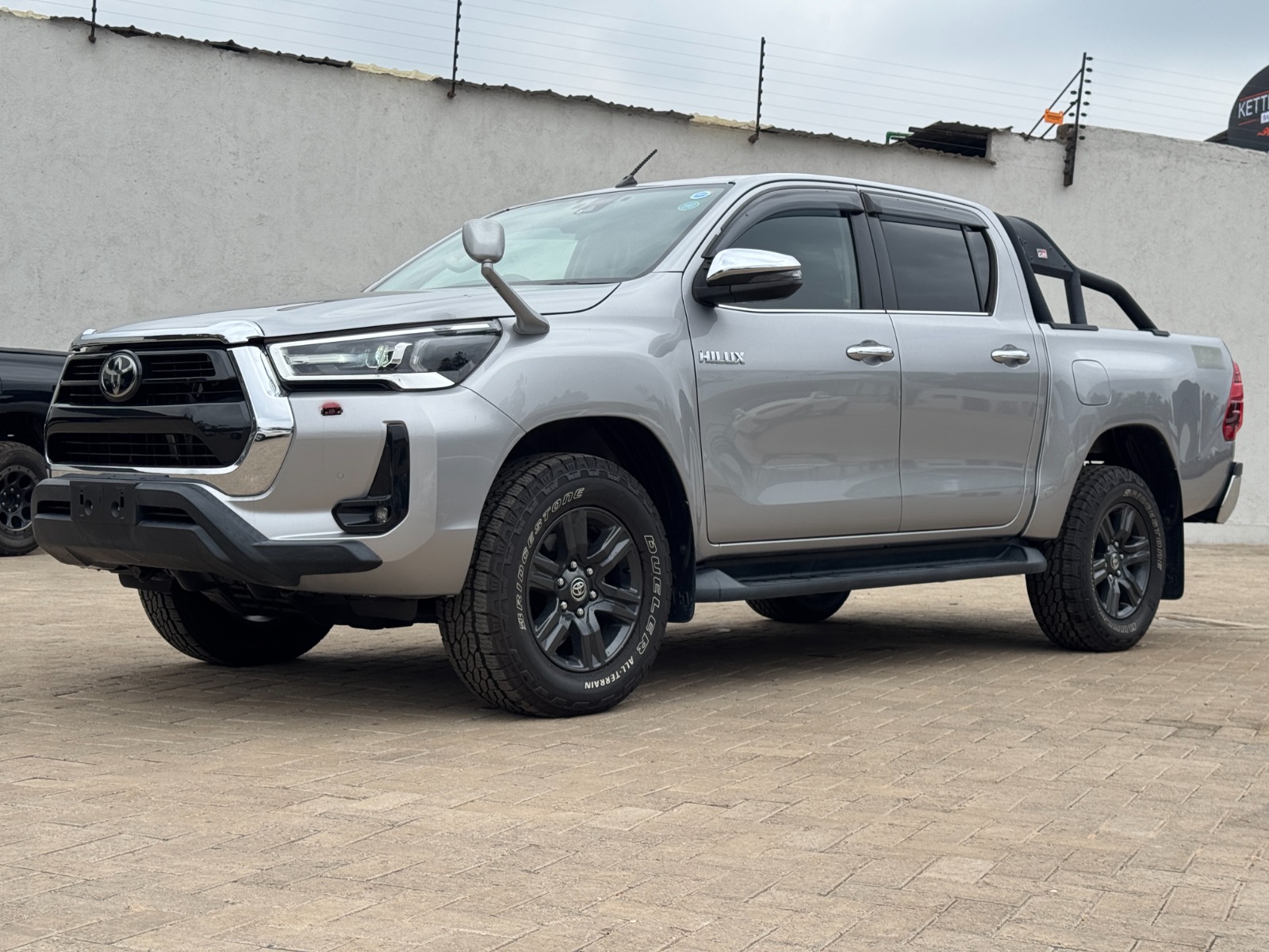 2020 Toyota HILUX photo 2