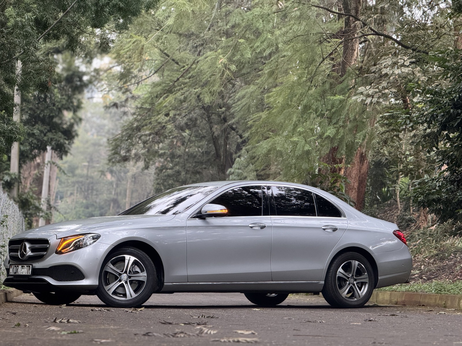 2010 Mercedes 𝐌𝐞𝐫𝐜𝐞𝐝𝐞𝐬 𝐁𝐞𝐧𝐳 𝐄𝟐𝟓𝟎 photo 12