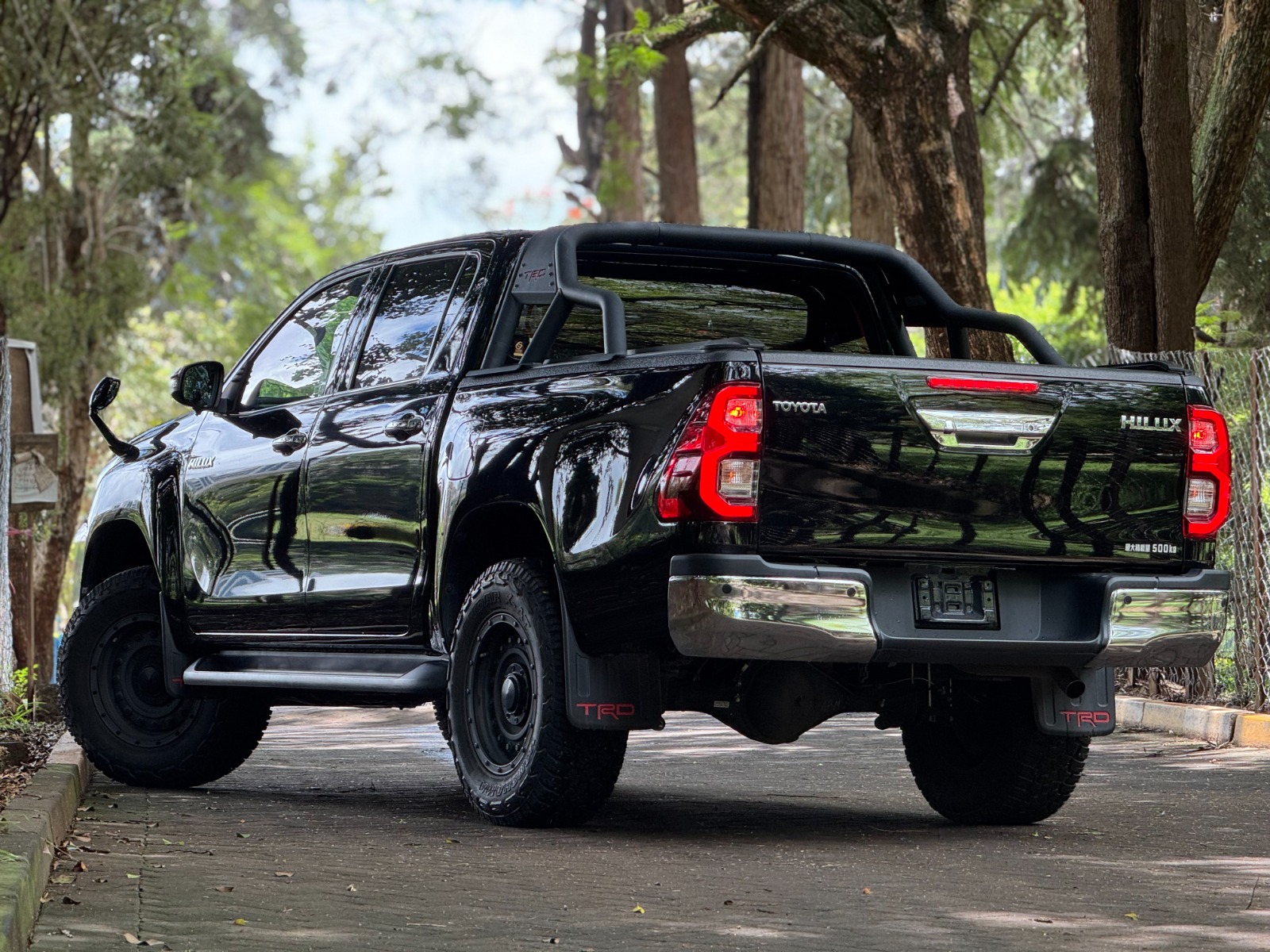 2020 Toyota 𝐇𝐈𝐋𝐔𝐗 photo 2