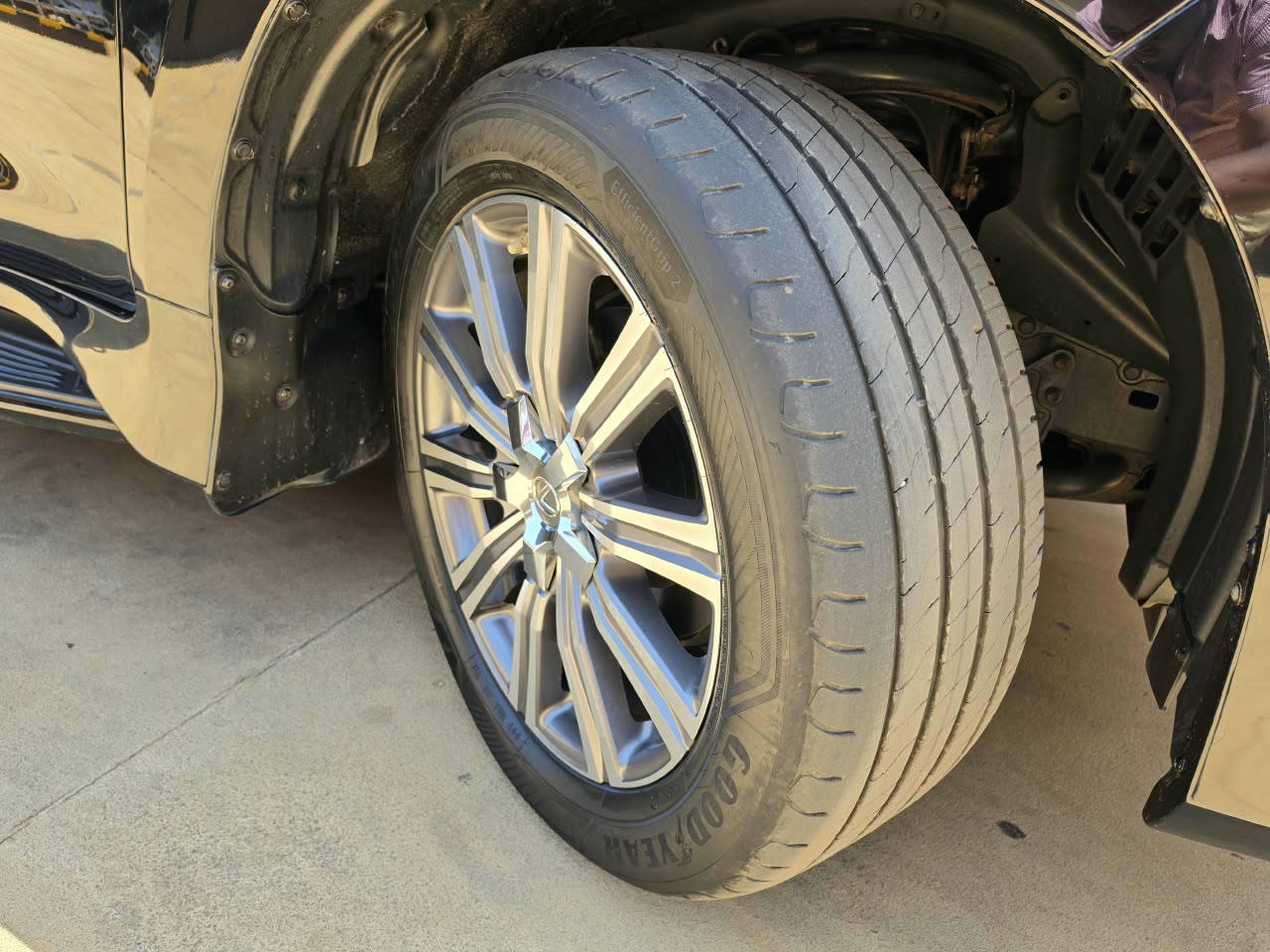 2016 Lexus LX570 photo 19