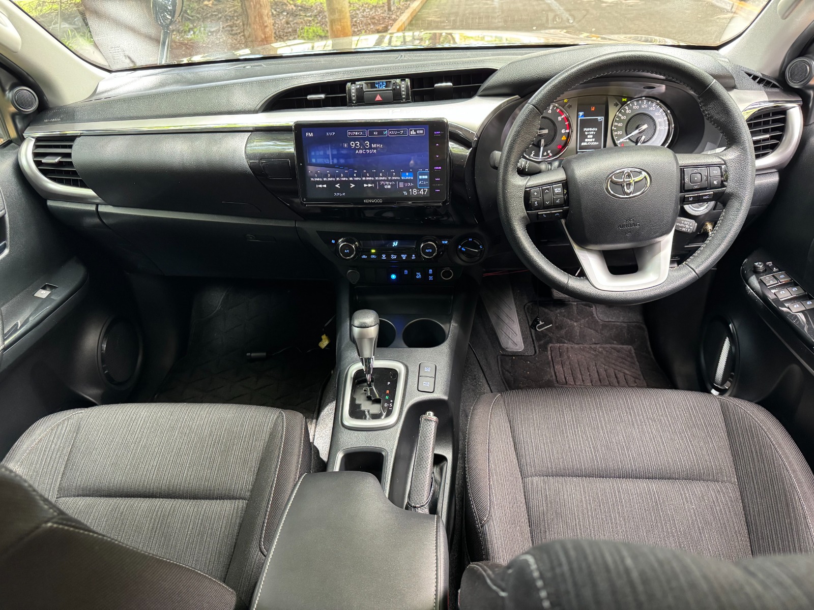 2020 Toyota 𝐇𝐈𝐋𝐔𝐗 photo 9