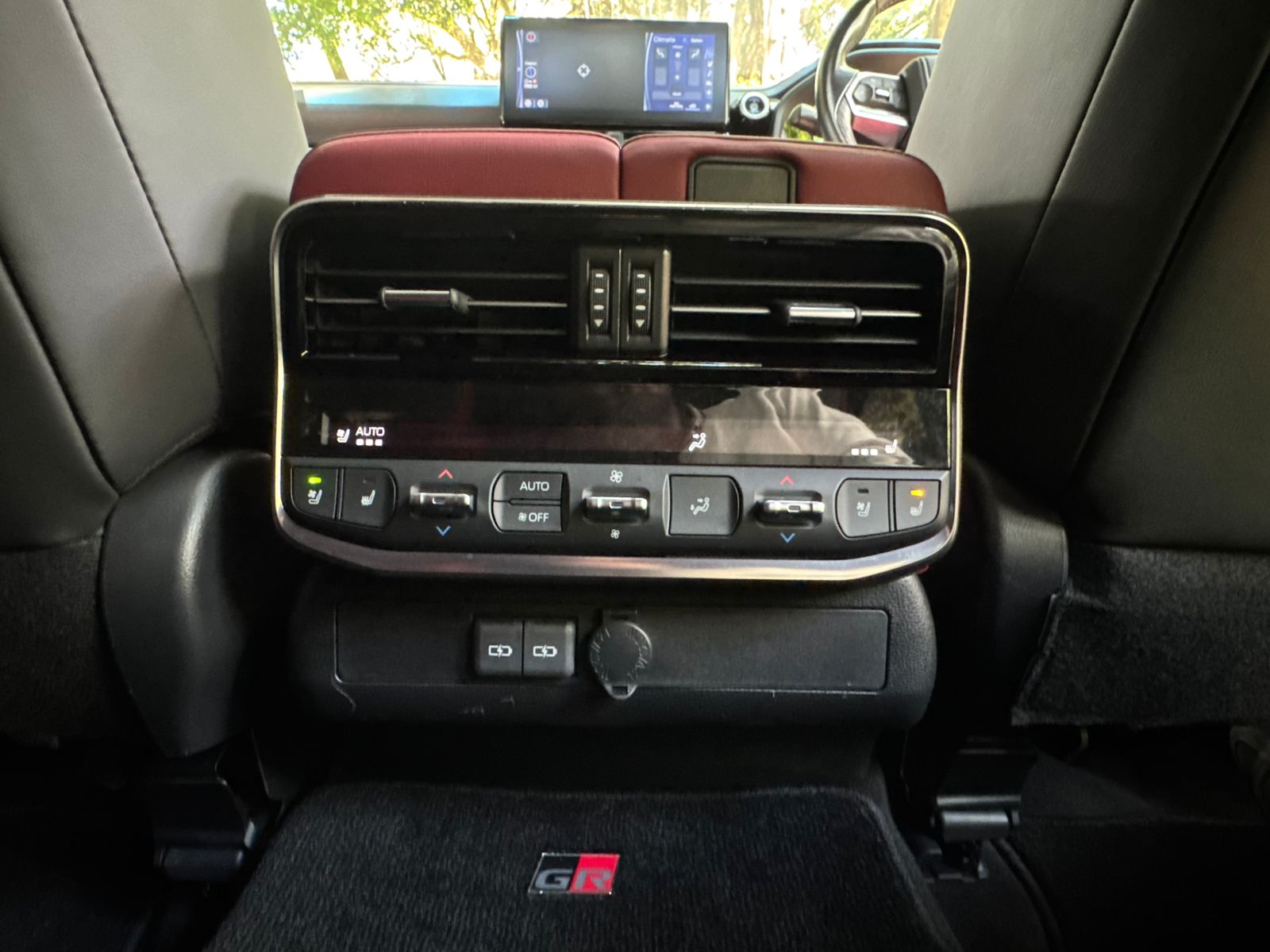 2022 Toyota 𝐋𝐀𝐍𝐃𝐂𝐑𝐔𝐈𝐒𝐄𝐑 𝐋𝐂𝟑𝟎𝟎 𝐆𝐑 𝐒𝐏𝐎𝐑𝐓 photo 14
