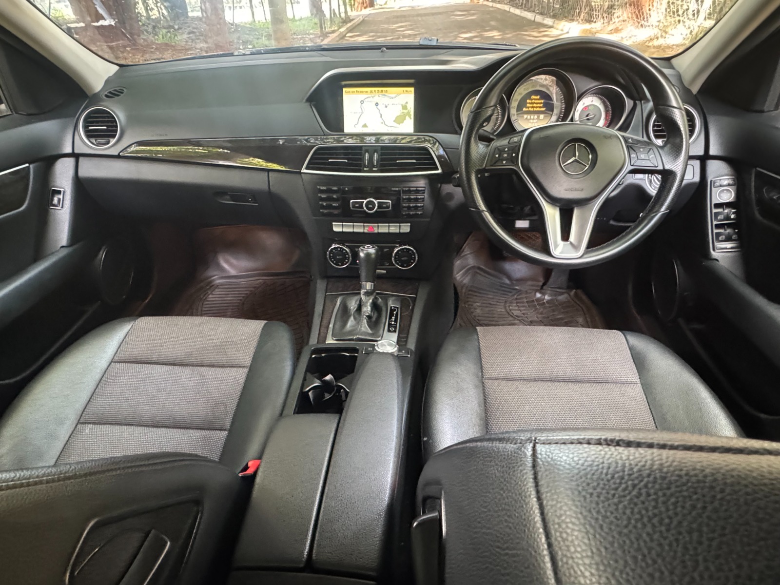 2011 Mercedes C200 photo 10
