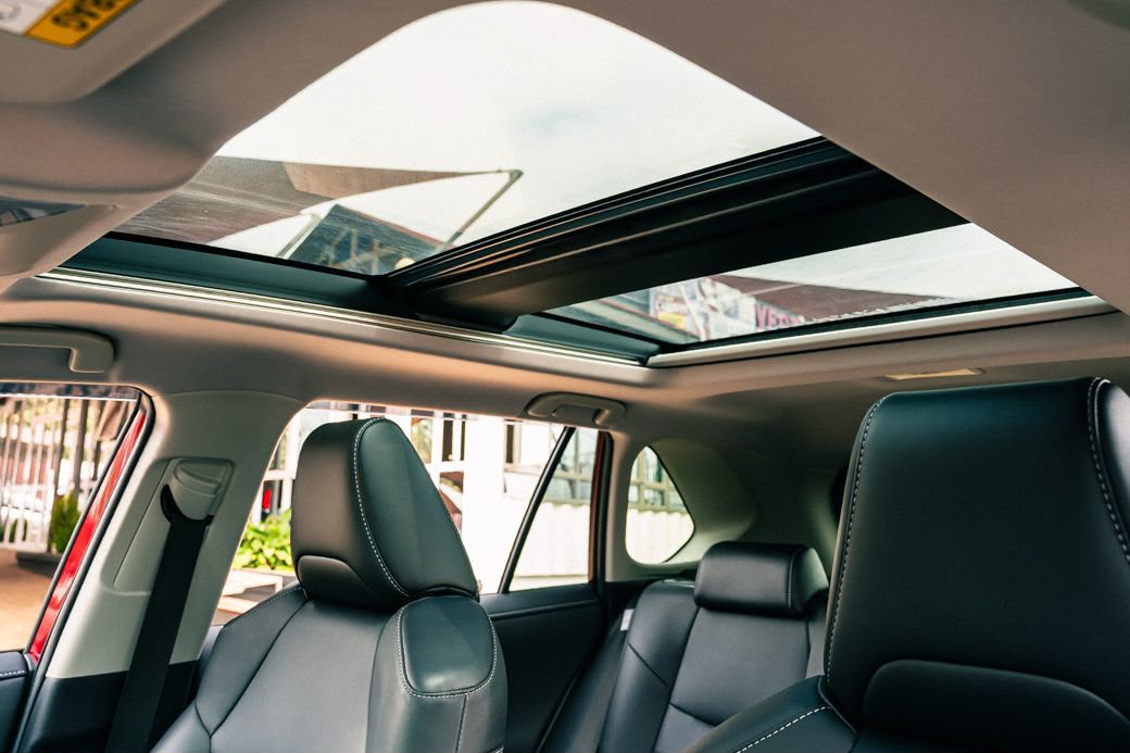 2019 Toyota RAV4 Hybrid photo 4