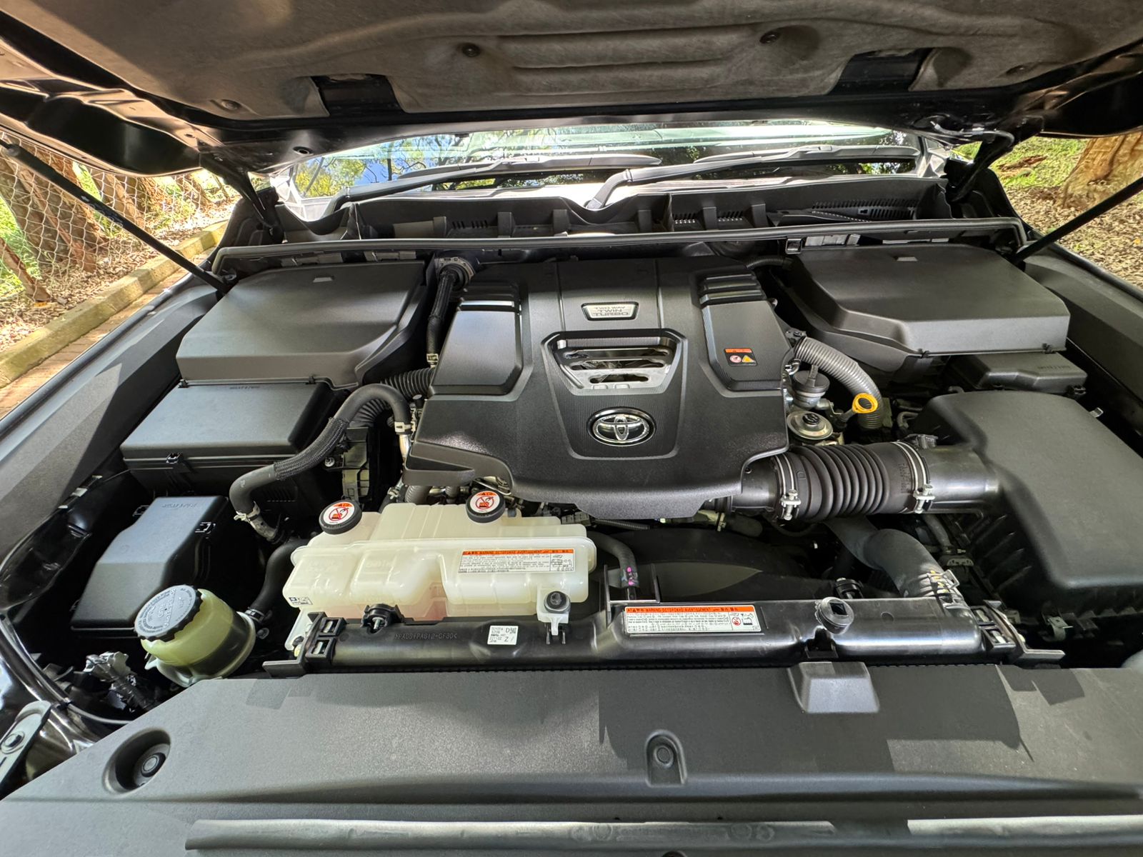 2022 Toyota 𝐋𝐀𝐍𝐃𝐂𝐑𝐔𝐈𝐒𝐄𝐑 𝐋𝐂𝟑𝟎𝟎 𝐆𝐑 𝐒𝐏𝐎𝐑𝐓 photo 13