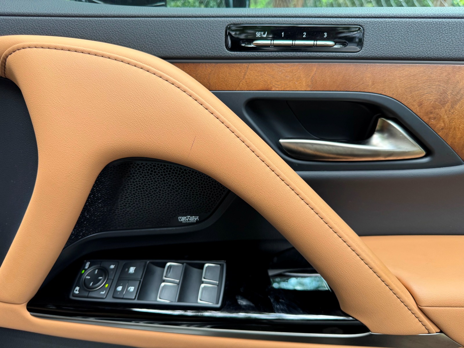 2022 Lexus LX600 photo 11