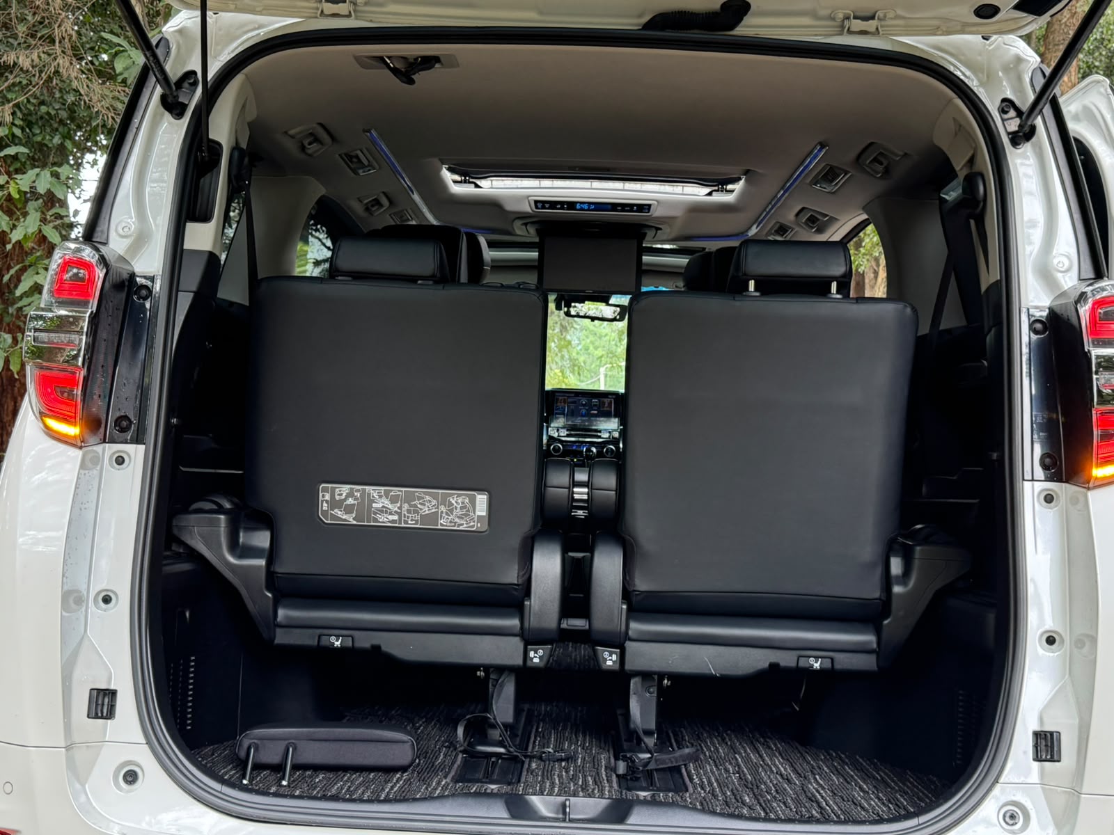 2019 Toyota 𝐕𝐄𝐋𝐋𝐅𝐈𝐑𝐄 photo 3