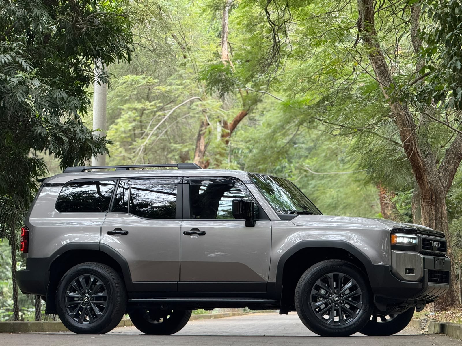 2024 Toyota LANDCRUISER PRADO J250 photo 2