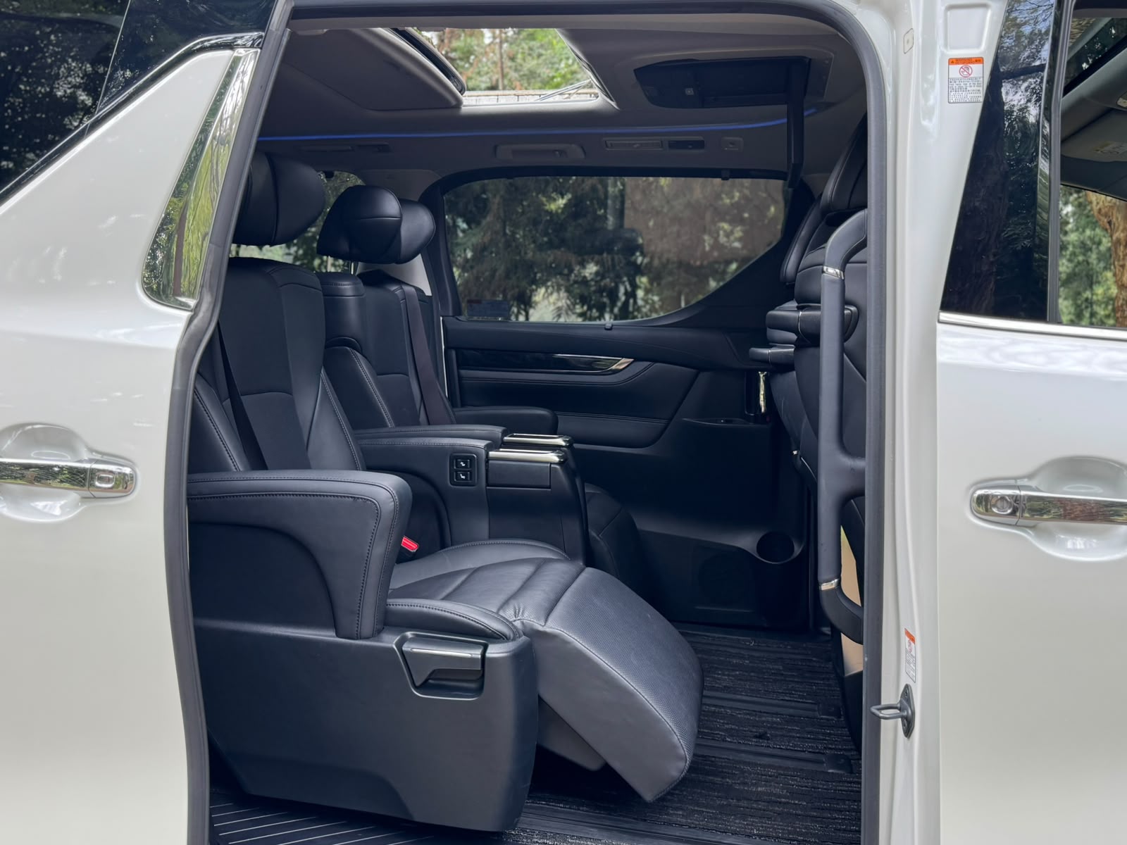 2019 Toyota 𝐕𝐄𝐋𝐋𝐅𝐈𝐑𝐄 photo 17