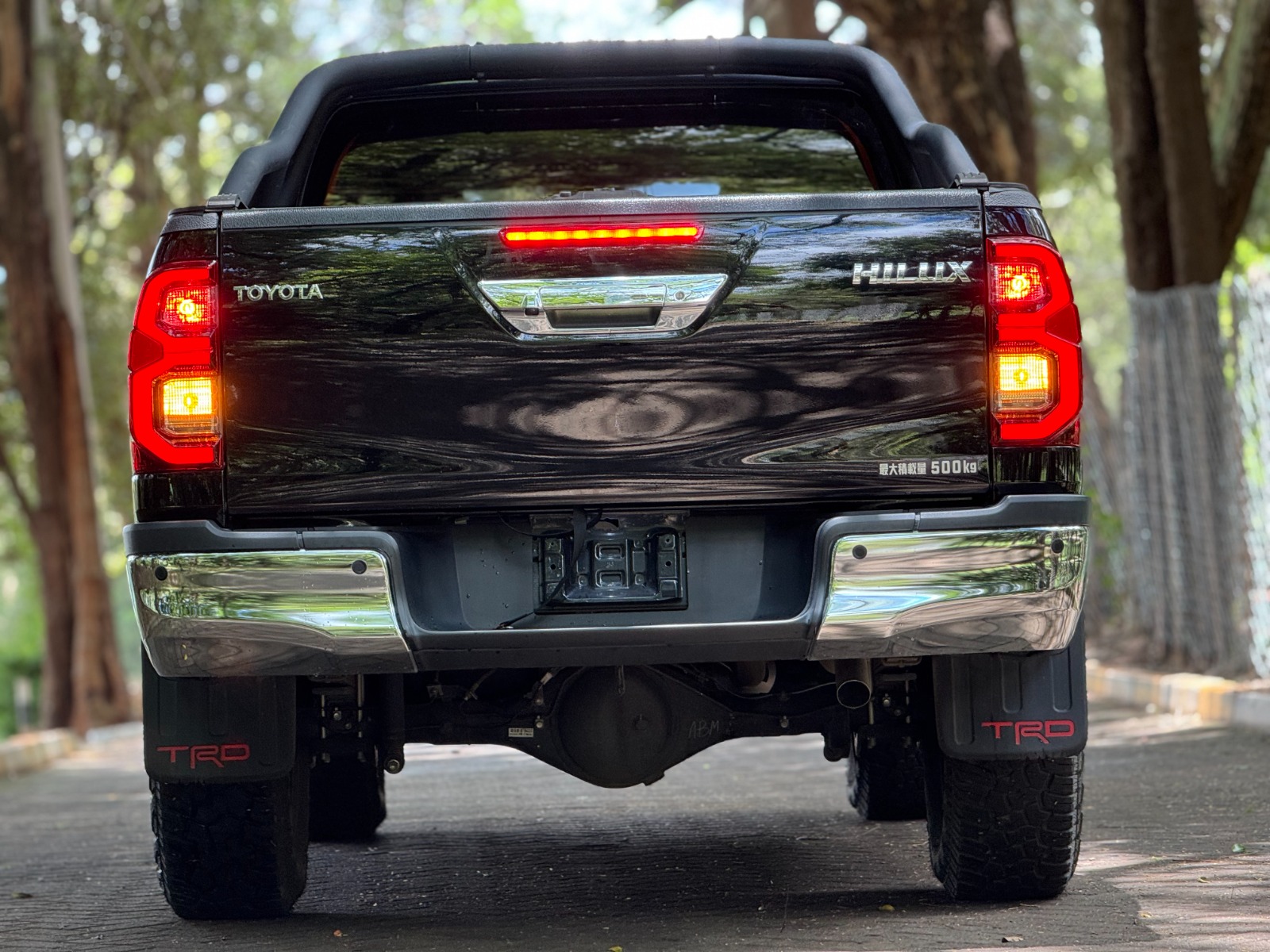 2020 Toyota 𝐇𝐈𝐋𝐔𝐗 photo 3