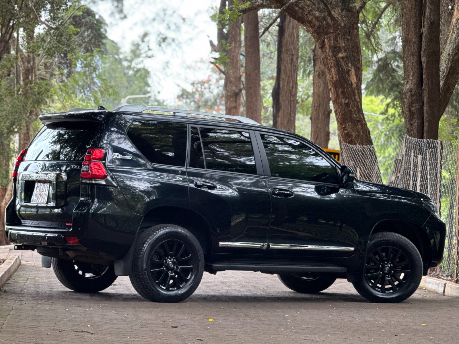 2021 Toyota LANDCRUISER-PRADO-TX.L photo 4